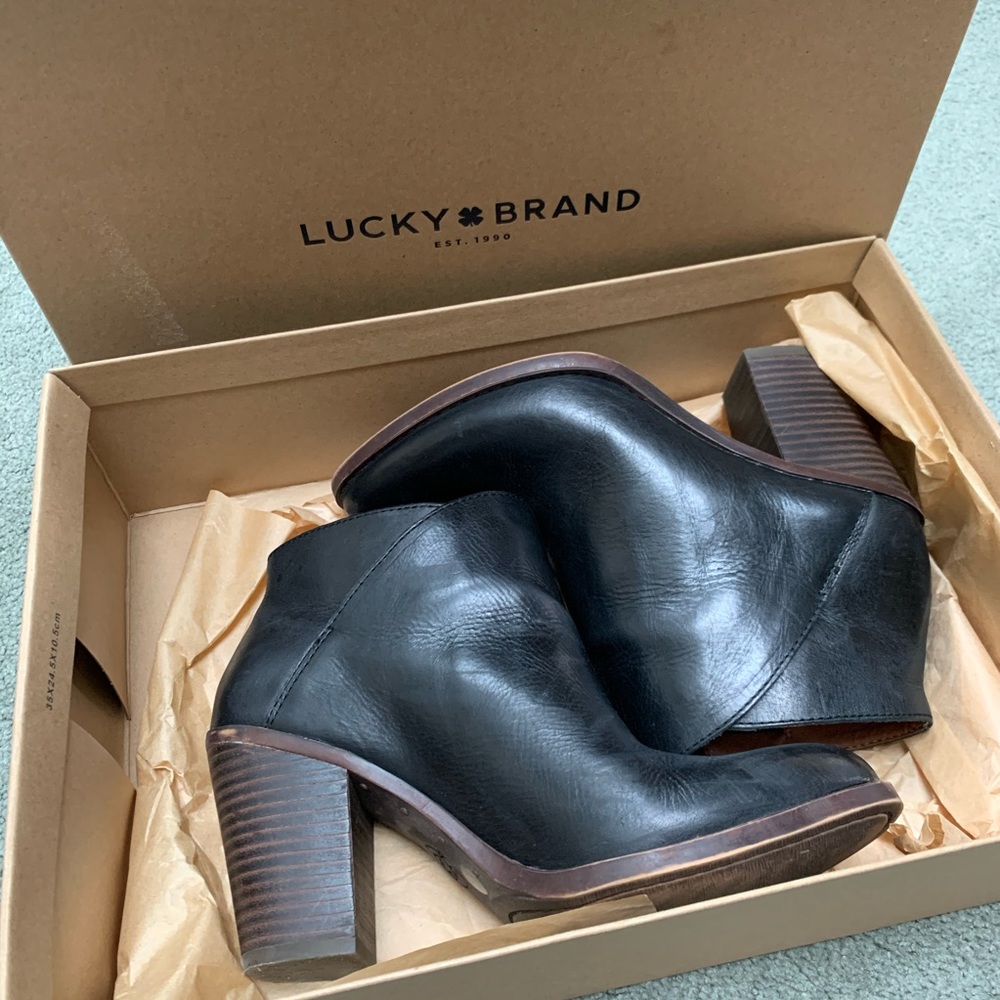 Black leather Lucky brand booties size 7